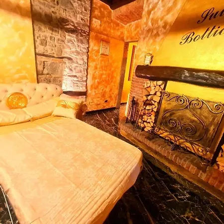 Love hotel Botticelli