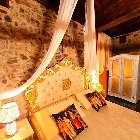 Botticelli Love hotel *