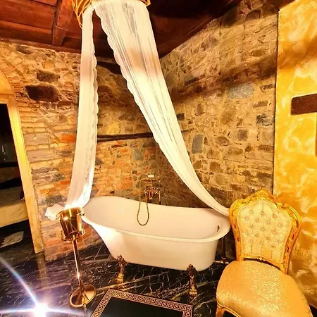 Botticelli Love hotel