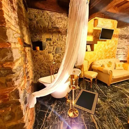 Botticelli Love hotel *