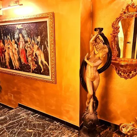 Botticelli Love hotel