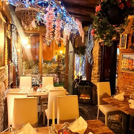 Love hotel Botticelli