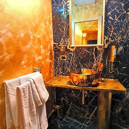 Botticelli Love hotel Albavilla