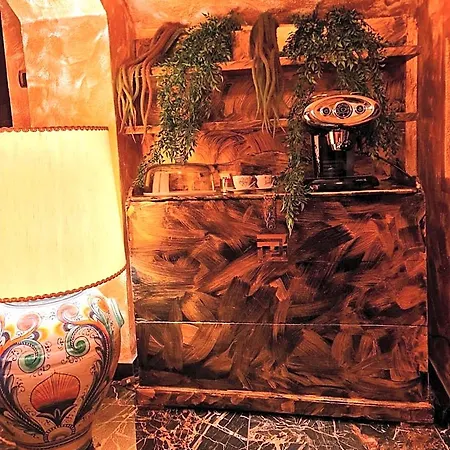 Botticelli Love hotel *