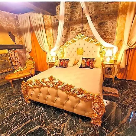 Love hotel Botticelli *