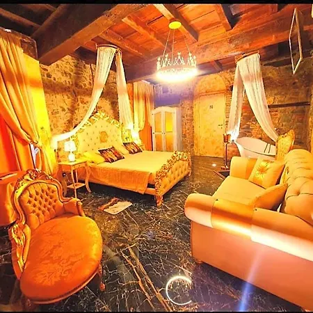 Love hotel Botticelli *