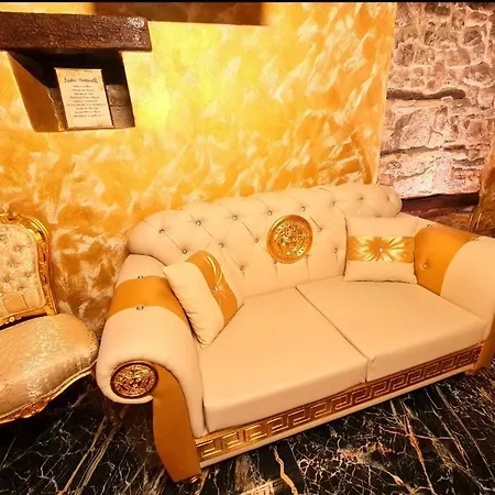 Botticelli Love hotel *