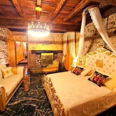 Love hotel Botticelli *