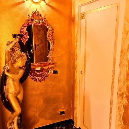 Love hotel Botticelli