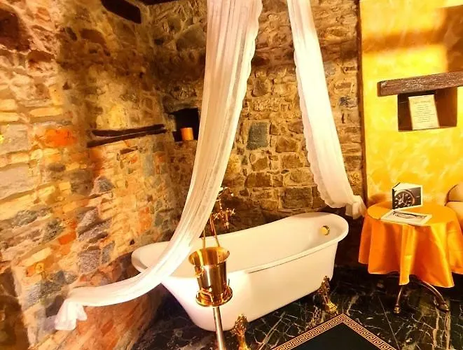 Botticelli Yetişkin Oteli Albavilla